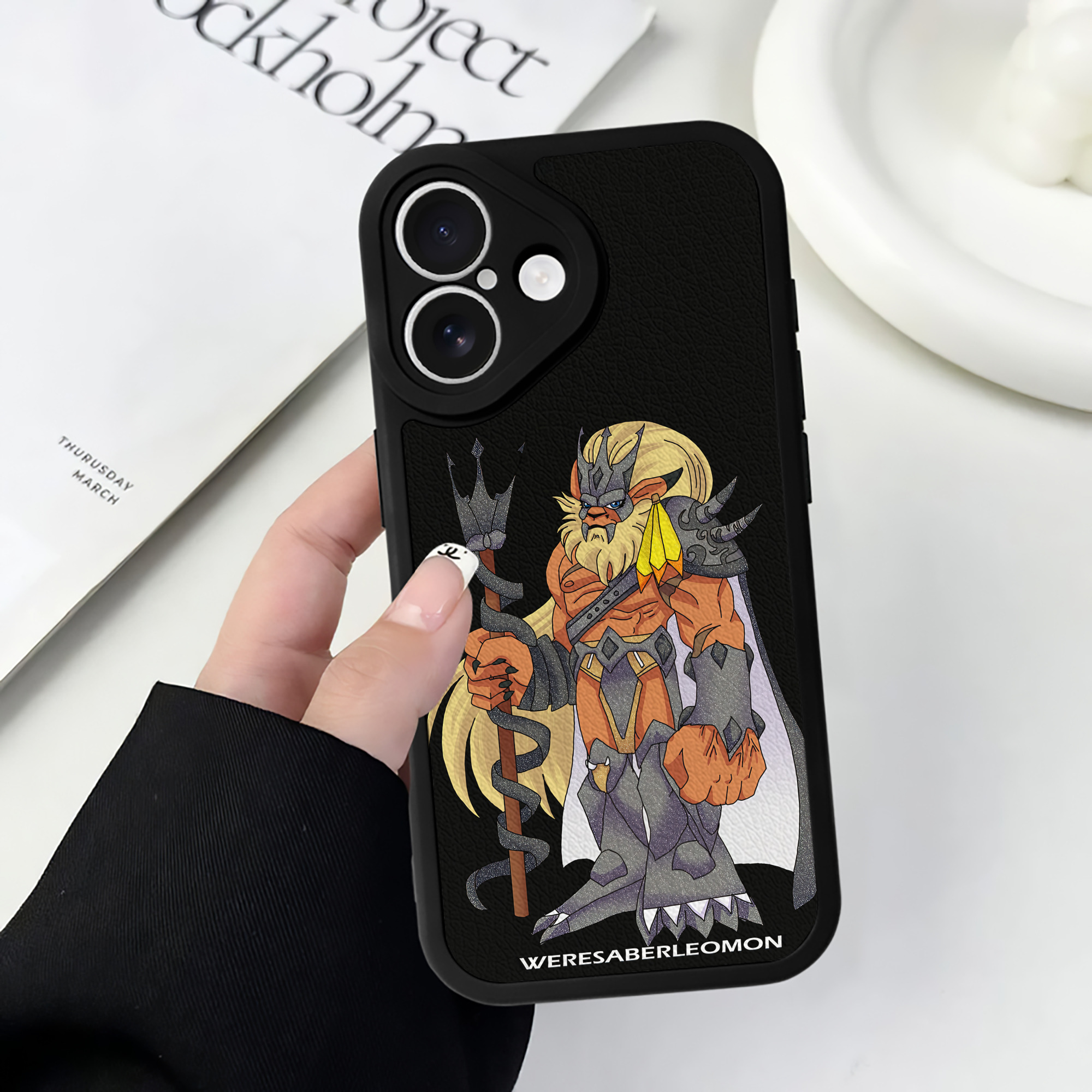 （画像用） Digimon デジタルモンスター/デジモン 【iPhone 16シリーズ対応】シリコンスマホケース（レザー調） 材質：シリコン